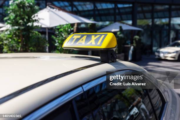 Taxi Roop 325 Taxi Roof Sign Stock Photos, High-Res Pictures, and Images - Getty ...