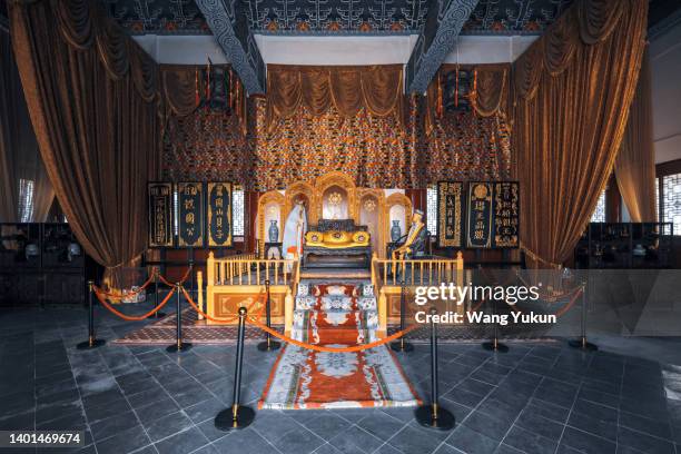 the throne of the emperor - 王座 ストックフォトと画像