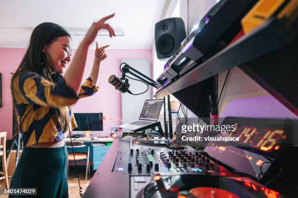 young dj making a online music set for her listeners - asian musician stock pictures, royalty-free photos & images