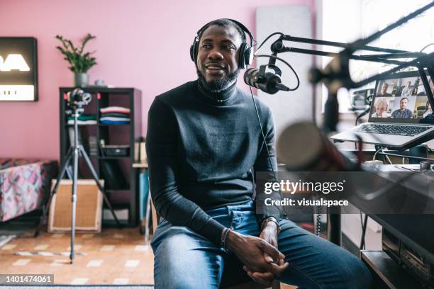 entrepreneur interviewed on a podcast - news journalist stock pictures, royalty-free photos & images