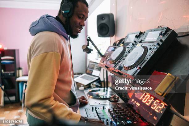 dj mixing a online music set for his listeners - radio presenters stock pictures, royalty-free photos & images