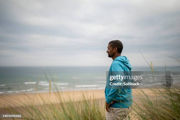 life is good - man and his hoodie stockfoto's en -beelden