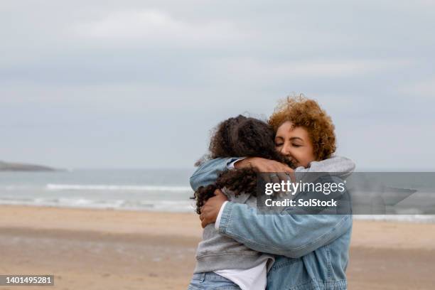 câlins pour grand-mère - merci de votre attention photos et images de collection