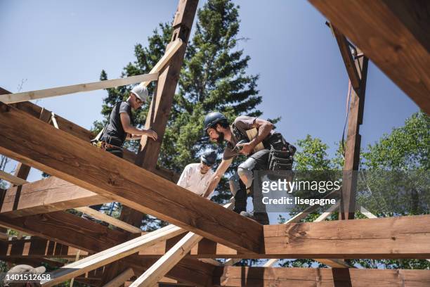 men building and eco house - eco house stock pictures, royalty-free photos & images