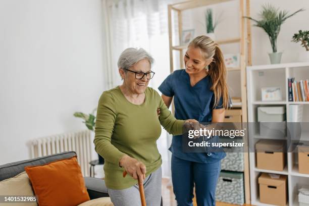 step by step - healthcare worker stockfoto's en -beelden