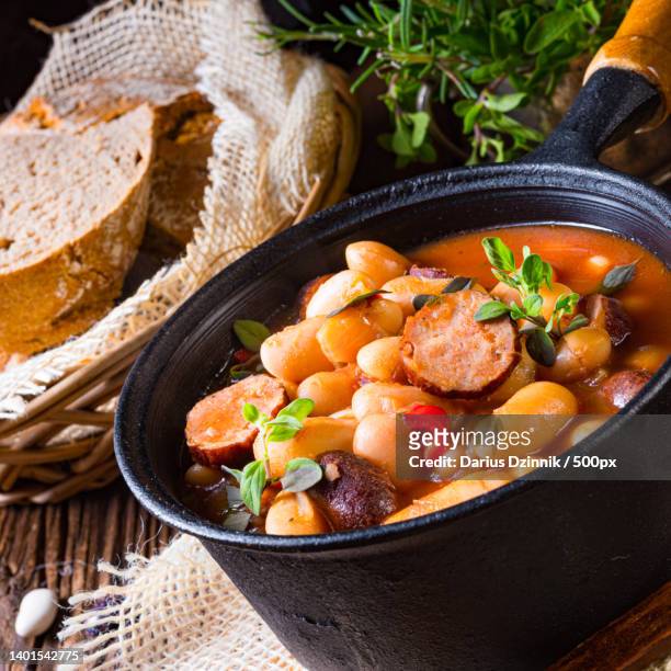 delicious bean stew with sausage and potato - pressure cooker stock-fotos und bilder