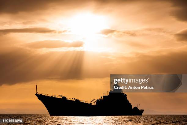 warship at sunset in the sea. fleet flagship - buque de guerra fotografías e imágenes de stock