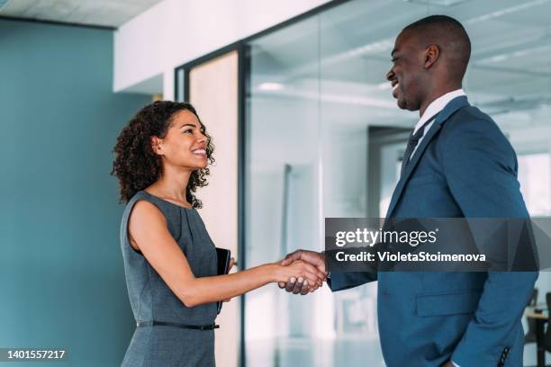 successful partnership - african welcome stock pictures, royalty-free photos & images