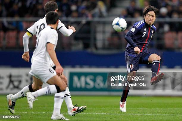 Yasuhito Endo of Japan controls the ball during the 2014 FIFA World Cup Brazil Asian 3rd Qualifier match between Japan and Uzbekistan at Toyota...