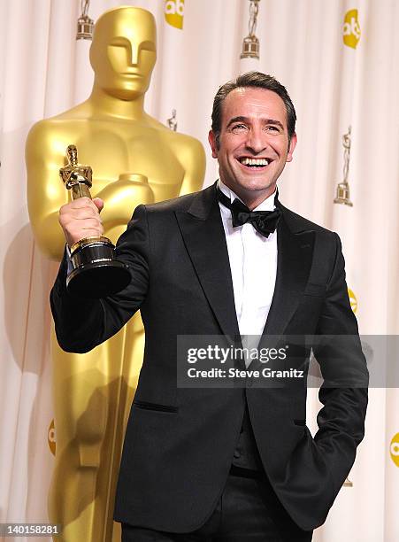 Jean Dujardin poses at the 84th Annual Academy Awards at Grauman's Chinese Theatre on February 26, 2012 in Hollywood, California.