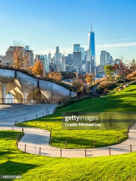 early morning view of wtc from little island park in new york - new york basks in sunny indian summer day stock-fotos und bilder