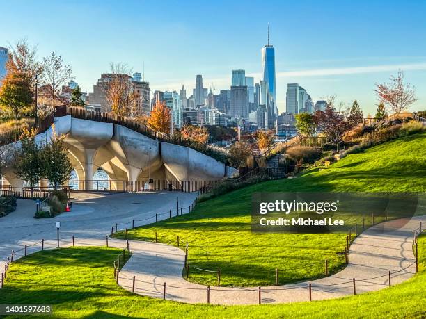 early morning view of wtc from little island park in new york - new york basks in sunny indian summer day stock-fotos und bilder