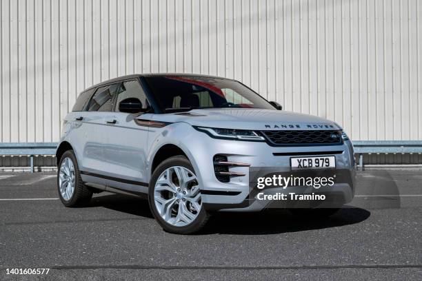 range rover evoque on a parking - land rover stock pictures, royalty-free photos & images