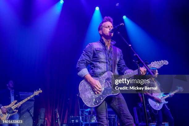 Keifer Thompson of Thompson Square performs during 95.5 Nash Icon and 103.3 Country's Country Kick Off Concert benefiting Musicians On Call at...