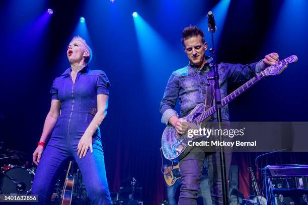 Shawna Thompson and Keifer Thompson of Thompson Square perform during 95.5 Nash Icon and 103.3 Country's Country Kick Off Concert benefiting...