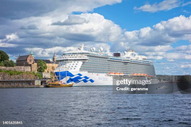 cruise ship in oslo - spartan cruiser stock pictures, royalty-free photos & images