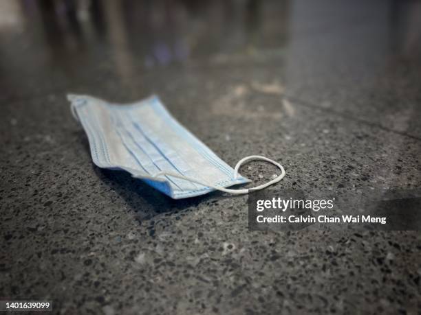 disposable face mask on floor - post pandemic stock pictures, royalty-free photos & images