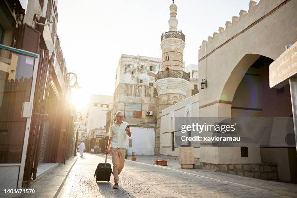 tourist checking directions on smart phone in jeddah - persian gulf countries stock pictures, royalty-free photos & images