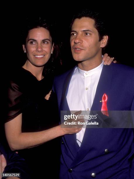 Thomas Calabro and Elizabeth Pryor at the 19th Annual People's Choice Awards, Universal Studios, Universal City.