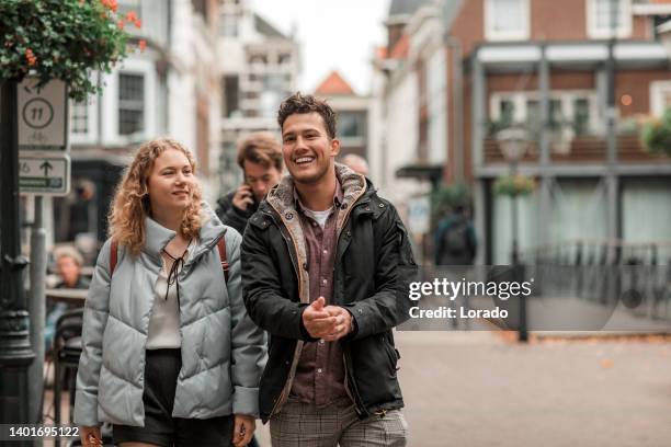 giovani studenti universitari olandesi nel campus - cultura olandese foto e immagini stock