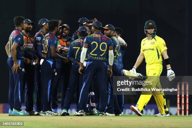 Sri Lankan players celebrate after taking the wicket Steve Smith of Australia during the 2nd match in the T20 International series between Sri Lanka...