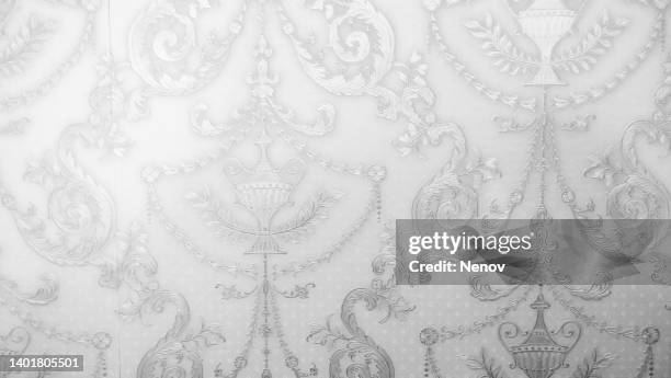 texture of victorian wallpaper - realeza fotografías e imágenes de stock