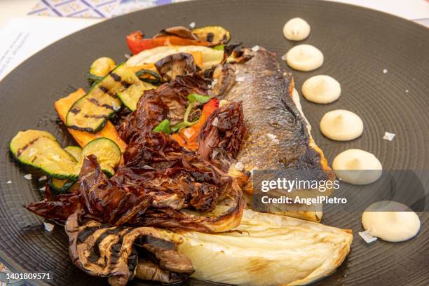 grilled seabass with vegetables - perch stockfoto's en -beelden