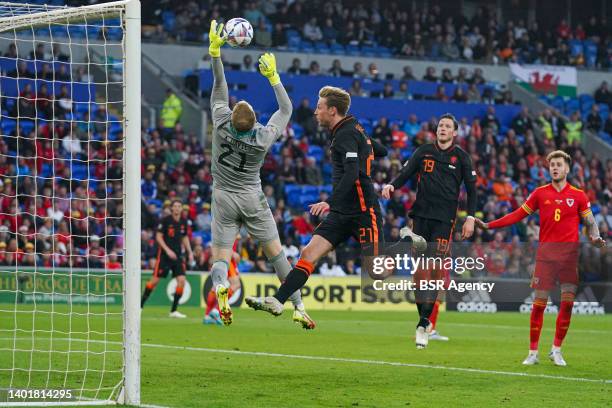 Goalkeeper Adam Davies of Wales, Frenkie de Jong of The Netherlands during the UEFA Nations League match between Wales and The Netherlands at Cardiff...