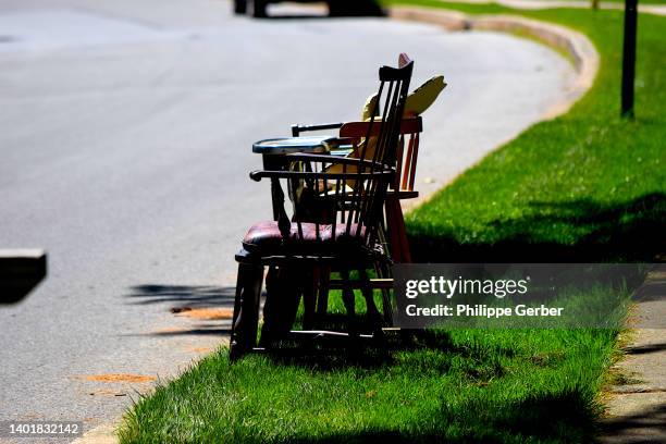 vintage chairs on curb - curb stock pictures, royalty-free photos & images
