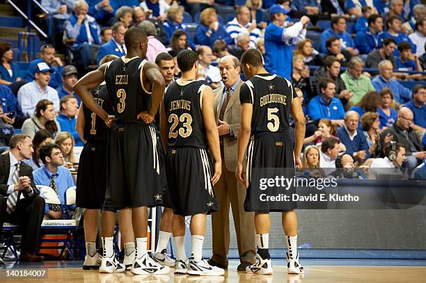 Vanderbilt head coach Kevin Stallings in team huddles during timeout during game vs Kentucky at Rupp Arena. Lexington, KY 2/25/2012 CREDIT: David E....