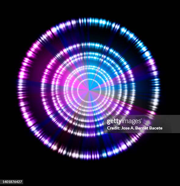concentric circles of a flash of light on a black background. - onde sinusoïdale photos et images de collection