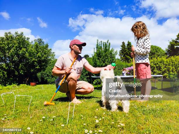 la paternidad - croquet fotografías e imágenes de stock