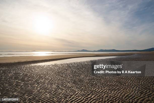 harlech beach, gwynedd, north wales - cirrus stockfoto's en -beelden