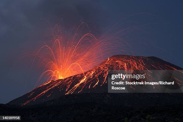 vulcanian eruption of anak krakatau volcano, sunda strait, java, indonesia. - anak krakatau stock-fotos und bilder