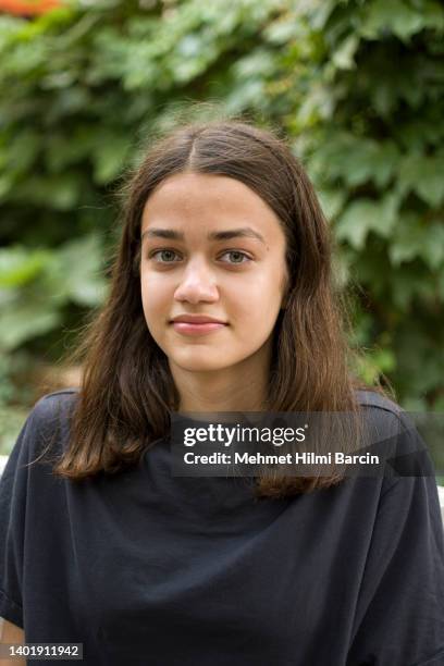 ritratto di adolescente - occhi verdi foto e immagini stock