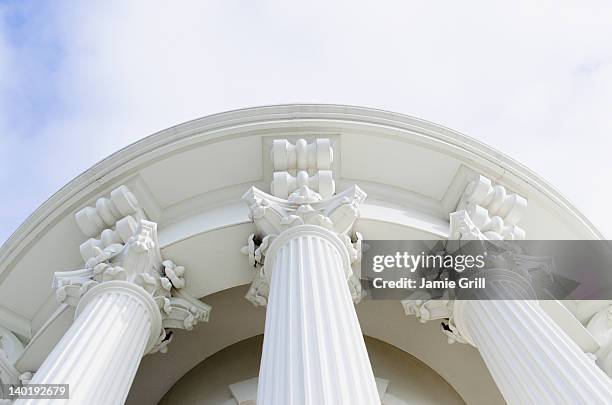 usa, washington dc, capitol building, low angle view of columns - government building stock-fotos und bilder