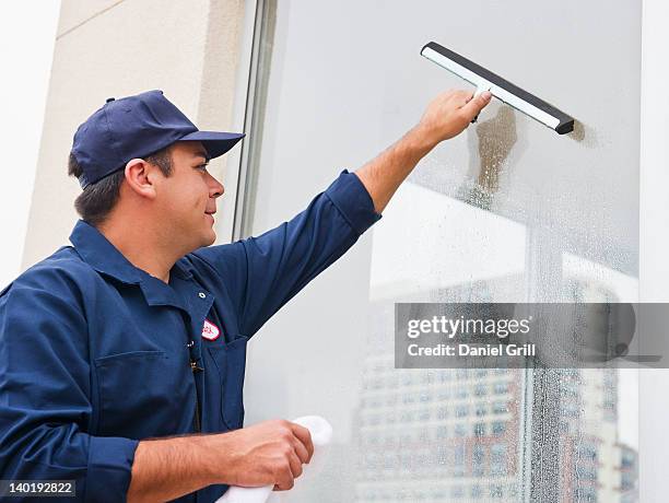 usa, new jersey, jersey city, man cleaning window - window cleaner stock-fotos und bilder