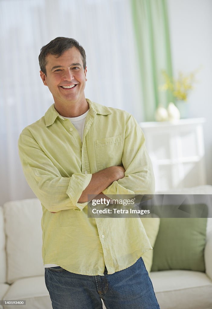 USA, New Jersey, Jersey City, Portrait of mature man at home