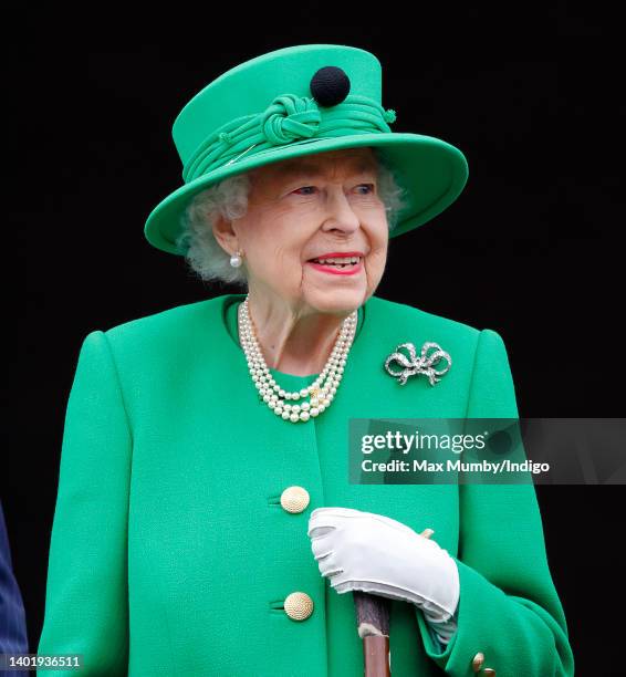 Queen Elizabeth II stands on the balcony of Buckingham Palace following the Platinum Pageant on June 5, 2022 in London, England. The Platinum Jubilee...