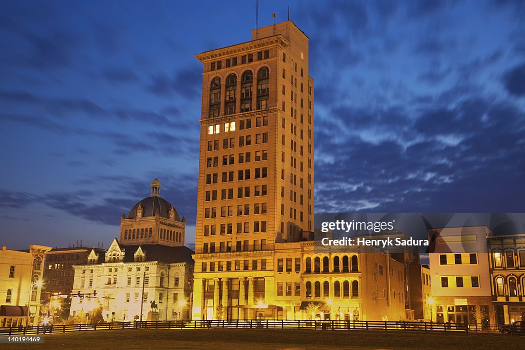 USA, Kentucky, Lexington, Courthouse illuminated at dusk