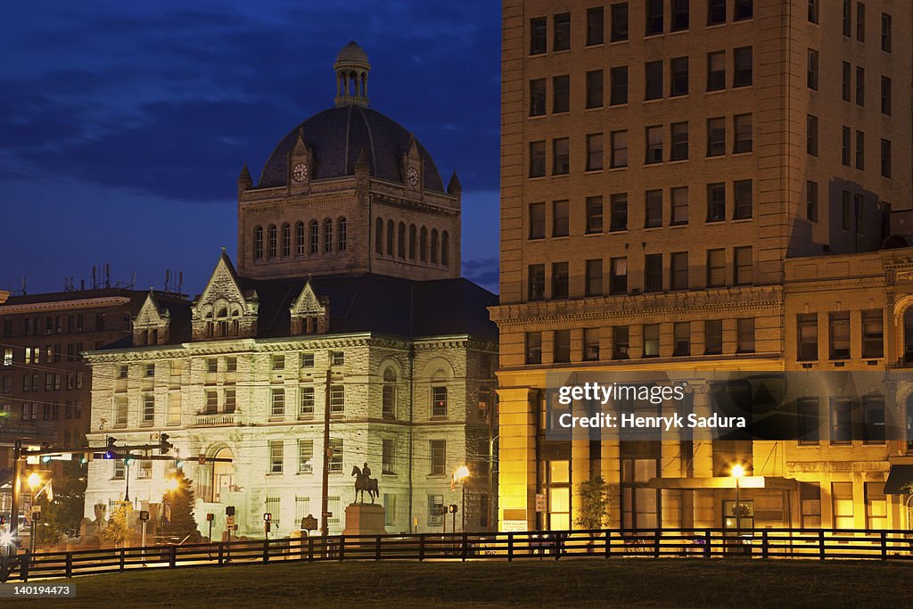 USA, Kentucky, Lexington, Courthouse illuminated at dusk
