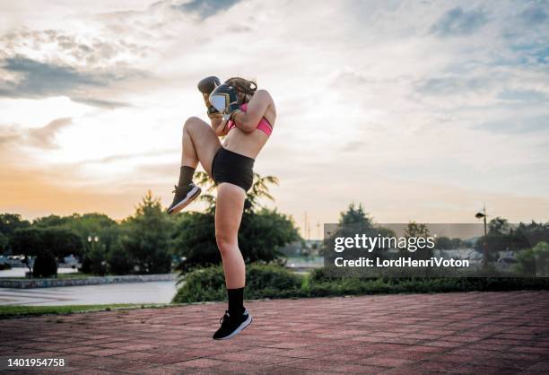 boxing woman - an evening dedicated to women of substance imagens e fotografias de stock