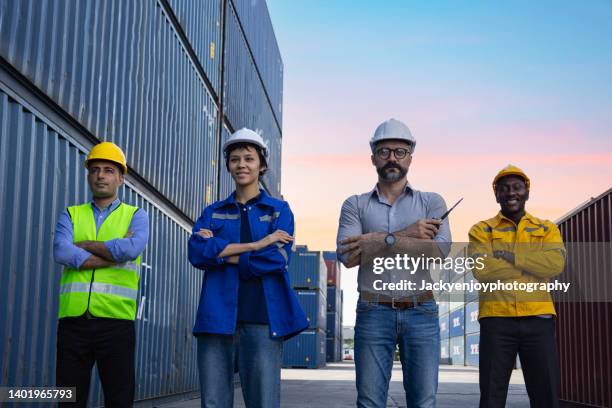 colleagues at container terminal port - longshoremen 個照片及圖片檔