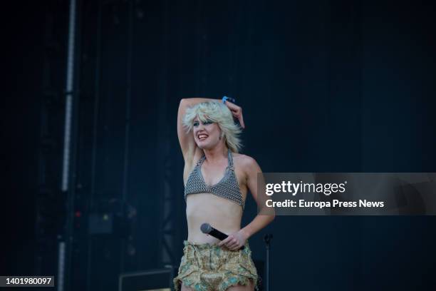 La cantante Amy Taylor de la banda australiana Amyl & The Sniffers durante un concierto en el Festival Primavera Sound 2022, en el Parc del Forum de...