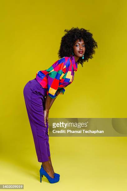 fashionable woman in colorful shirt - vornüber beugen stock-fotos und bilder
