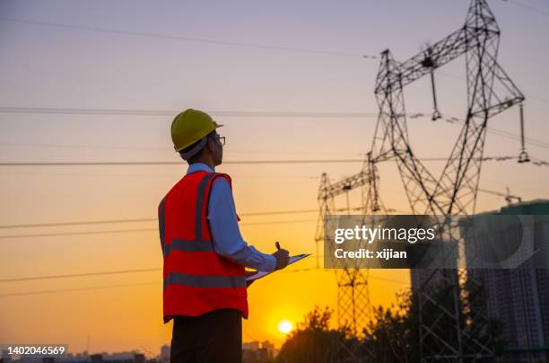 Electrician High Rises High Voltage Electrician Photos and Premium High Res Pictures - Getty ...