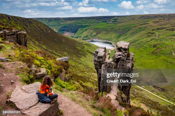 the trinnacle near dovestone reservoir - peak district stock pictures, royalty-free photos & images