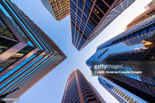 low angle view of the skyscrapers in philadelphia city - abstract cityscape stockfoto's en -beelden