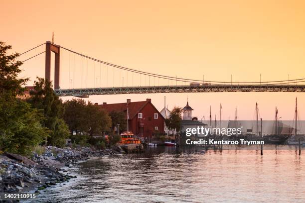 a bridge over a river in dusk - göteborg stock pictures, royalty-free photos & images