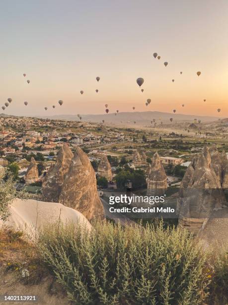 sunrise with hot air balloons in the sky - cappadocia hot air balloon stock-fotos und bilder